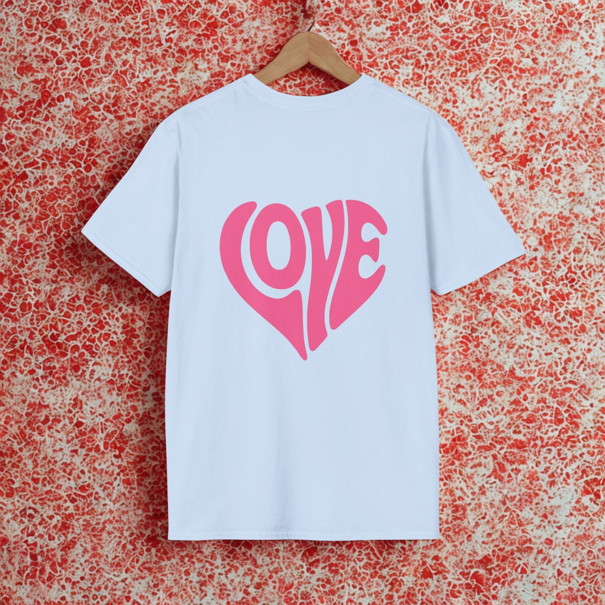 Vintage Love T-Shirt – Weiches Unisex Tee mit Herz-Design | Perfekt für Paare & Valentinstag - HappymodernDesigns 