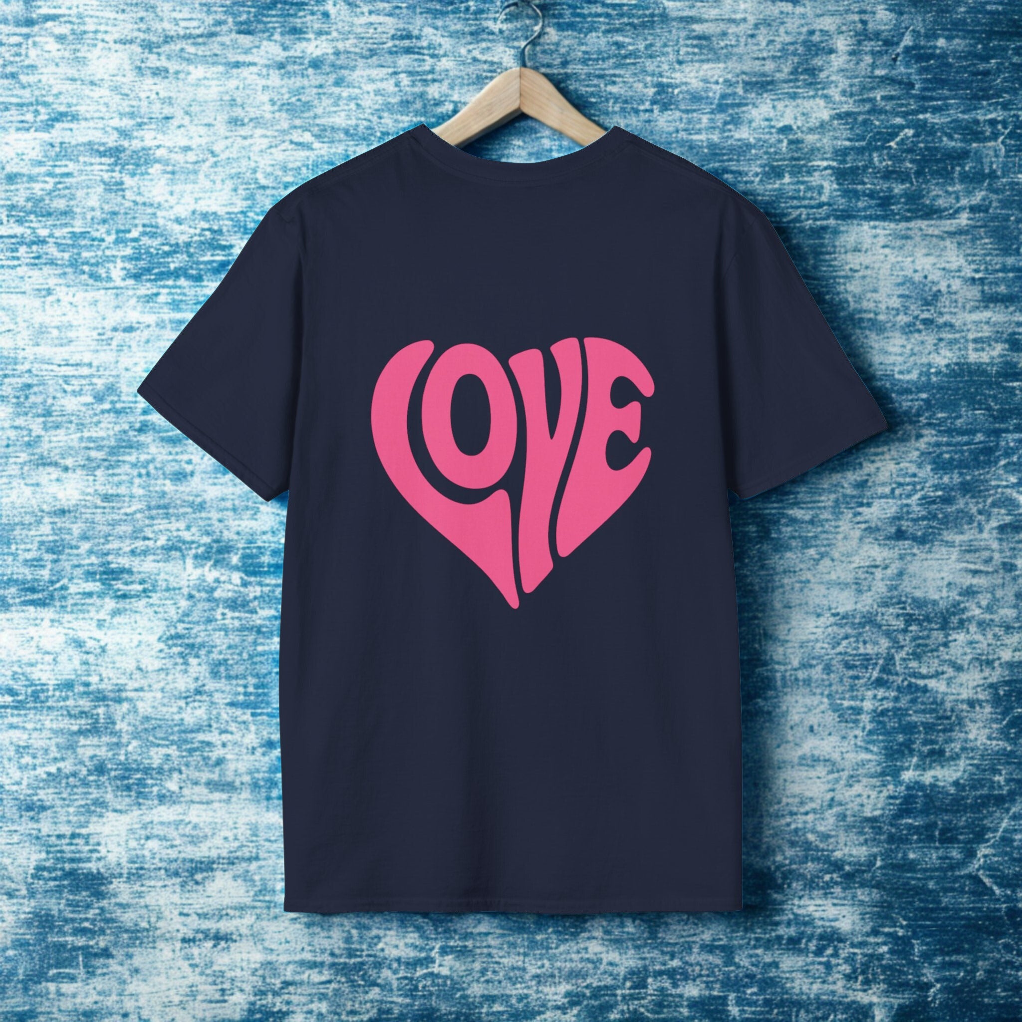 Vintage Love T-Shirt – Weiches Unisex Tee mit Herz-Design | Perfekt für Paare & Valentinstag - HappymodernDesigns 