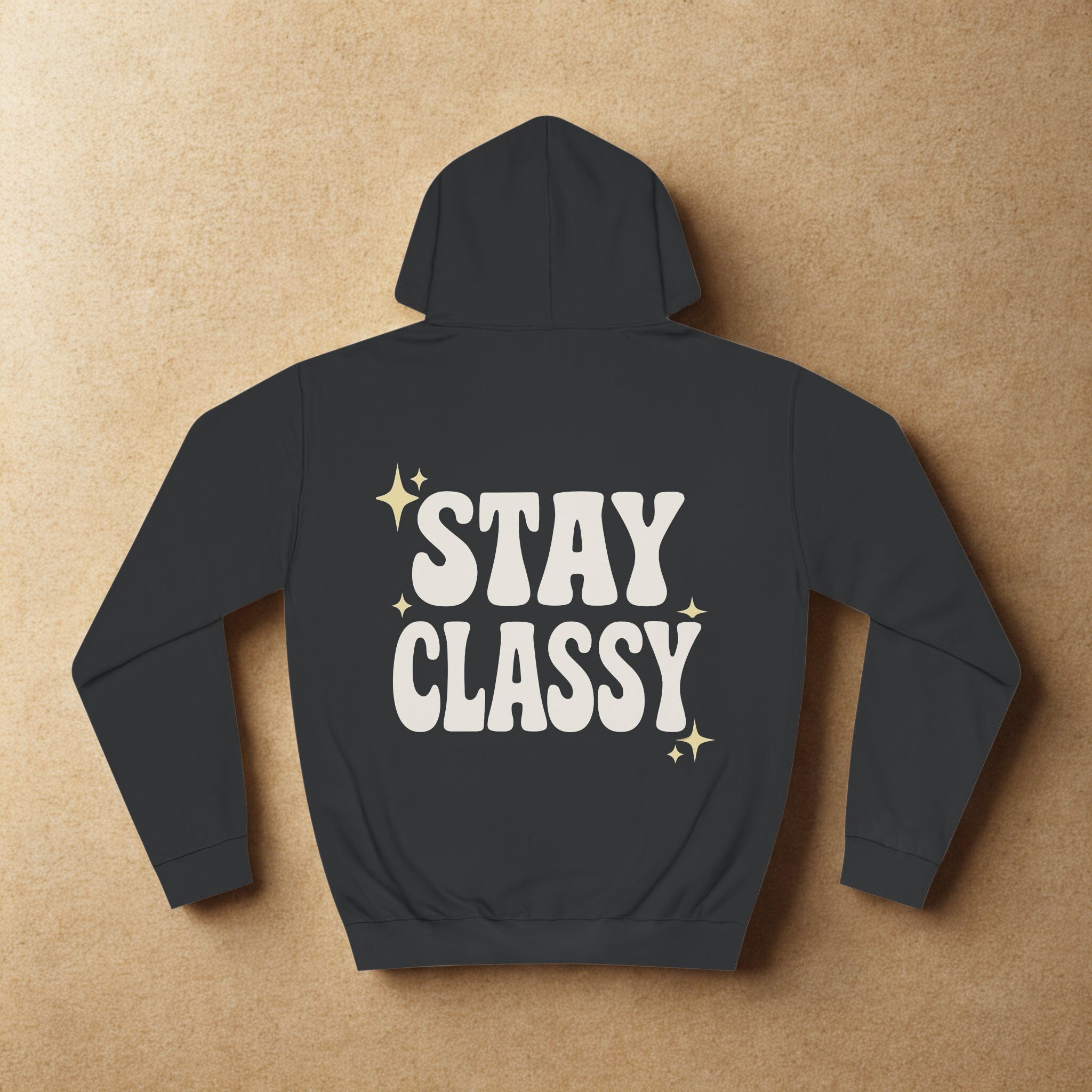 Stay Classy Unisex College Hoodie – Bequemer Pullover & Trendiger Studenten-Sweatshirt - HappymodernDesigns 