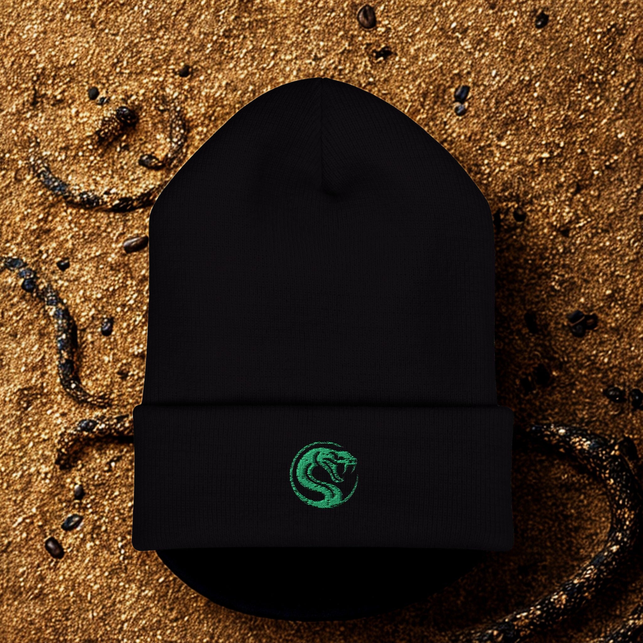 Gestickte Green Snake Logo Beanie – Warme Cuffed Wintermütze in Streetwear-Style - HappymodernDesigns 