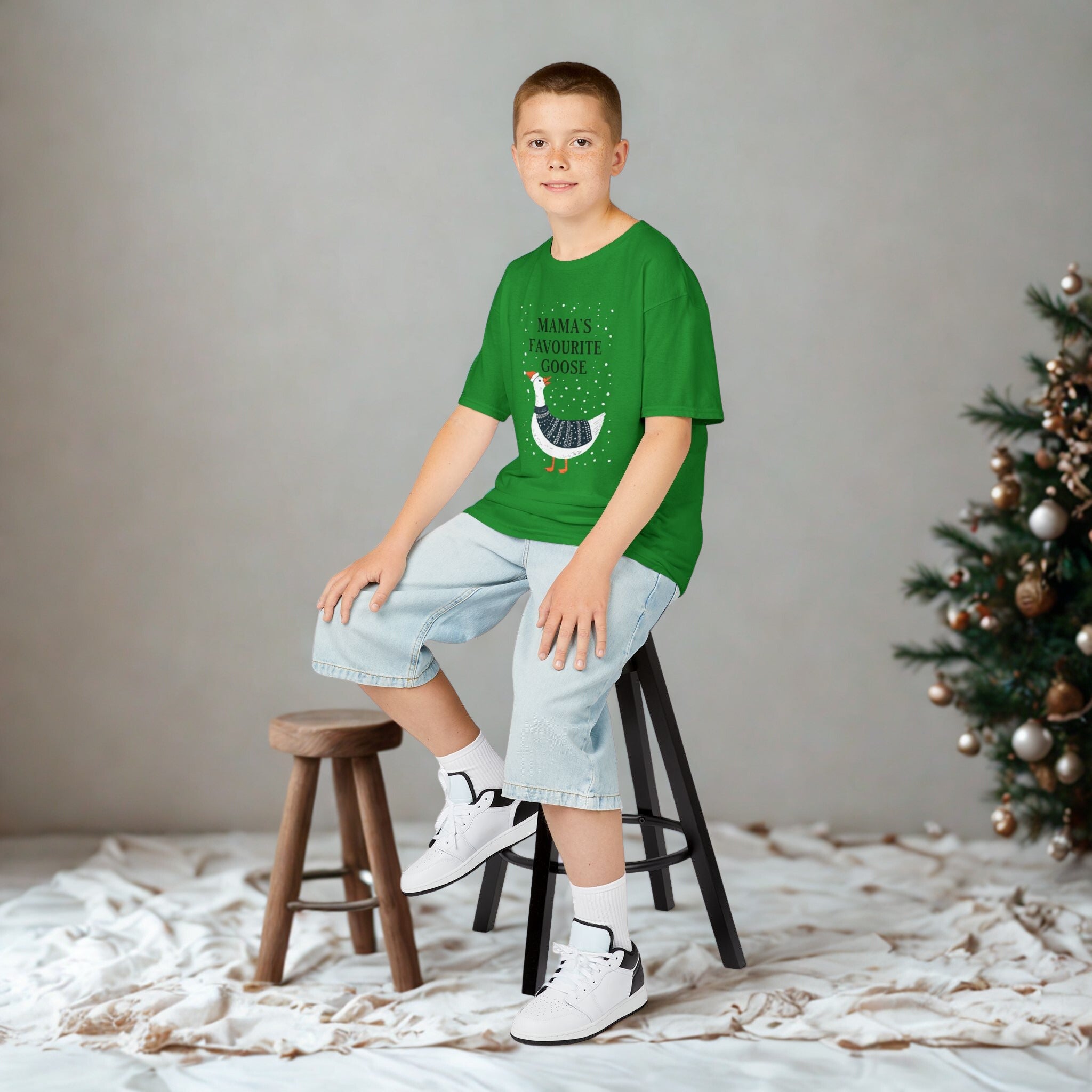 Kinder T-Shirt „Mama’s Favourite Goose“ – Süßes Gänse-Motiv Shirt für Kinder | Geschenkidee - HappymodernDesigns 