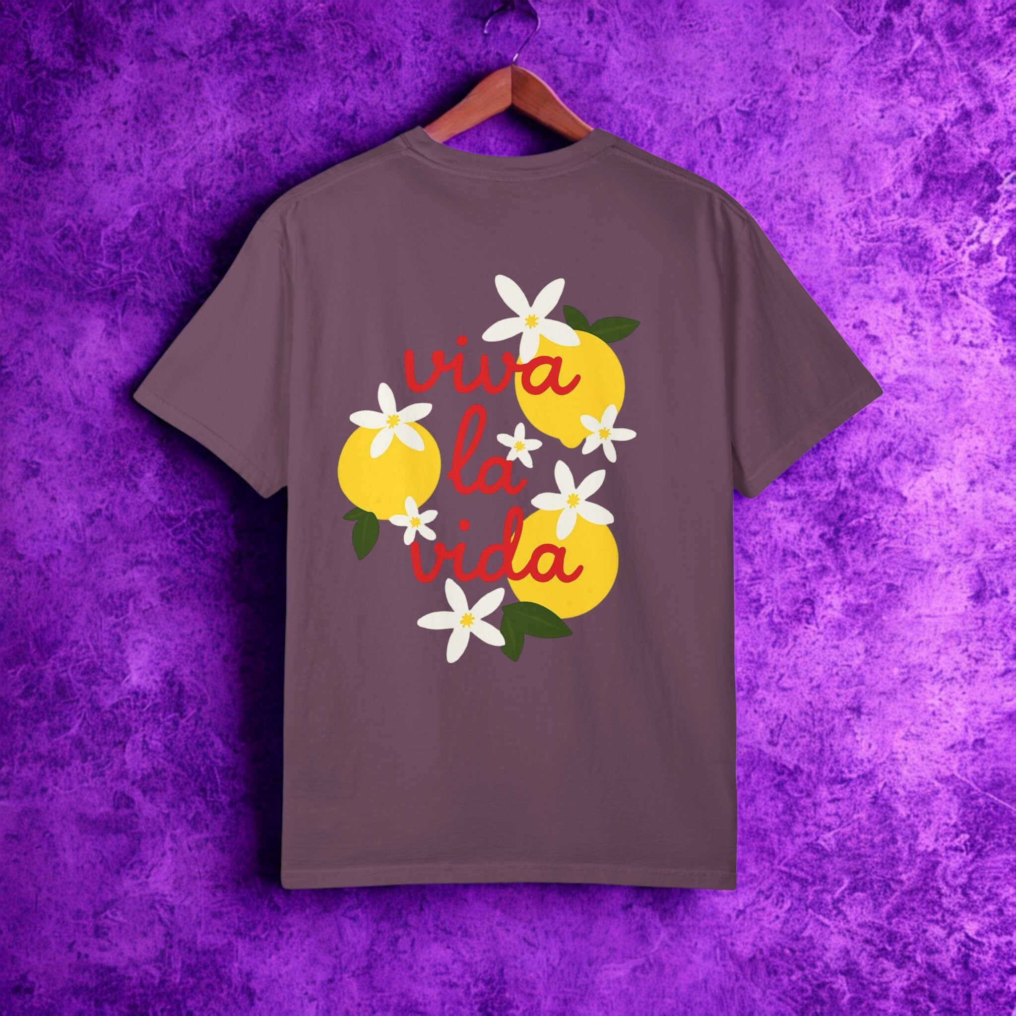 Viva La Vida Unisex T-Shirt – Sommer Vibes & Positive Energy | Bequemes Garment-Dyed Tee für Alltag & Freunde - HappymodernDesigns 