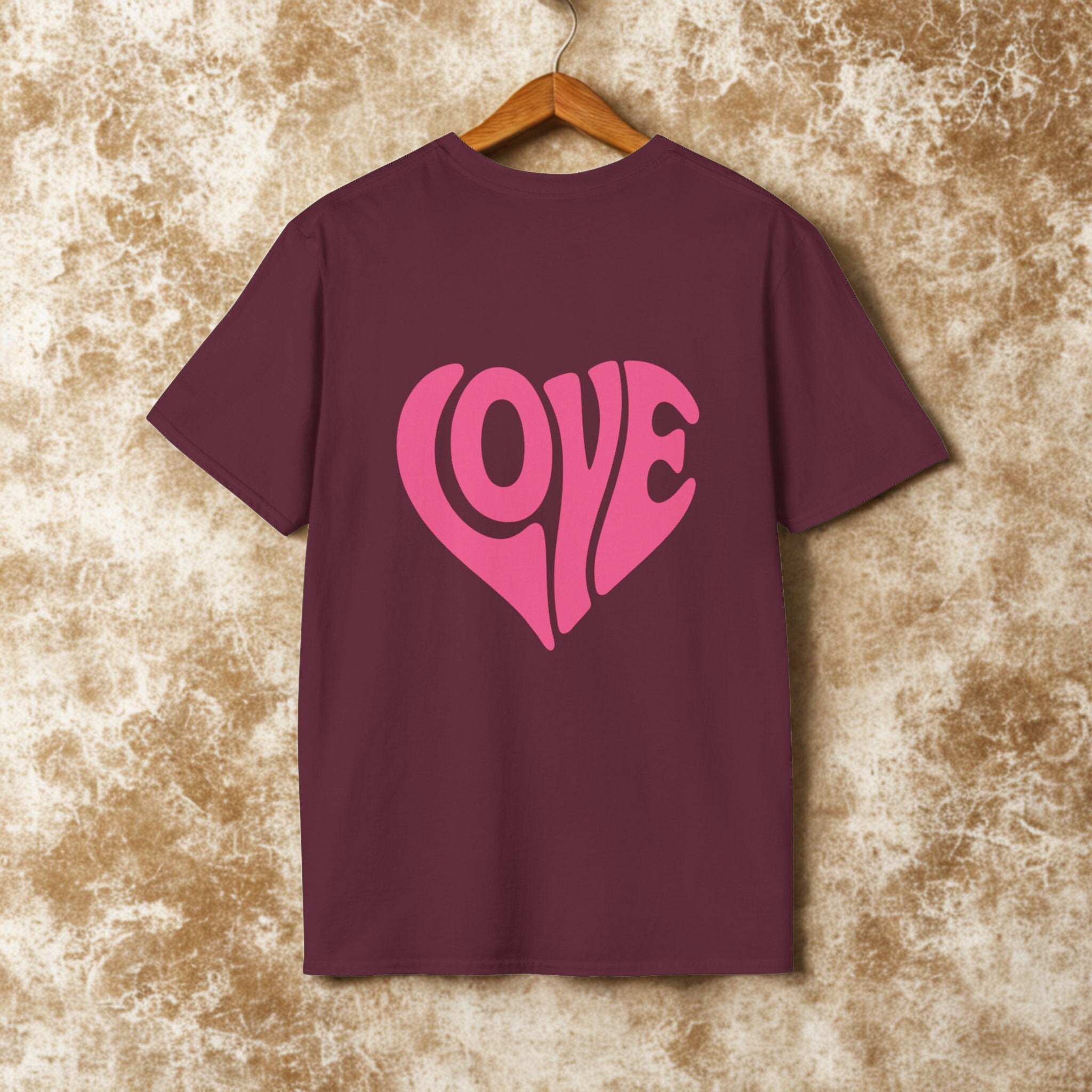Vintage Love T-Shirt – Weiches Unisex Tee mit Herz-Design | Perfekt für Paare & Valentinstag - HappymodernDesigns 