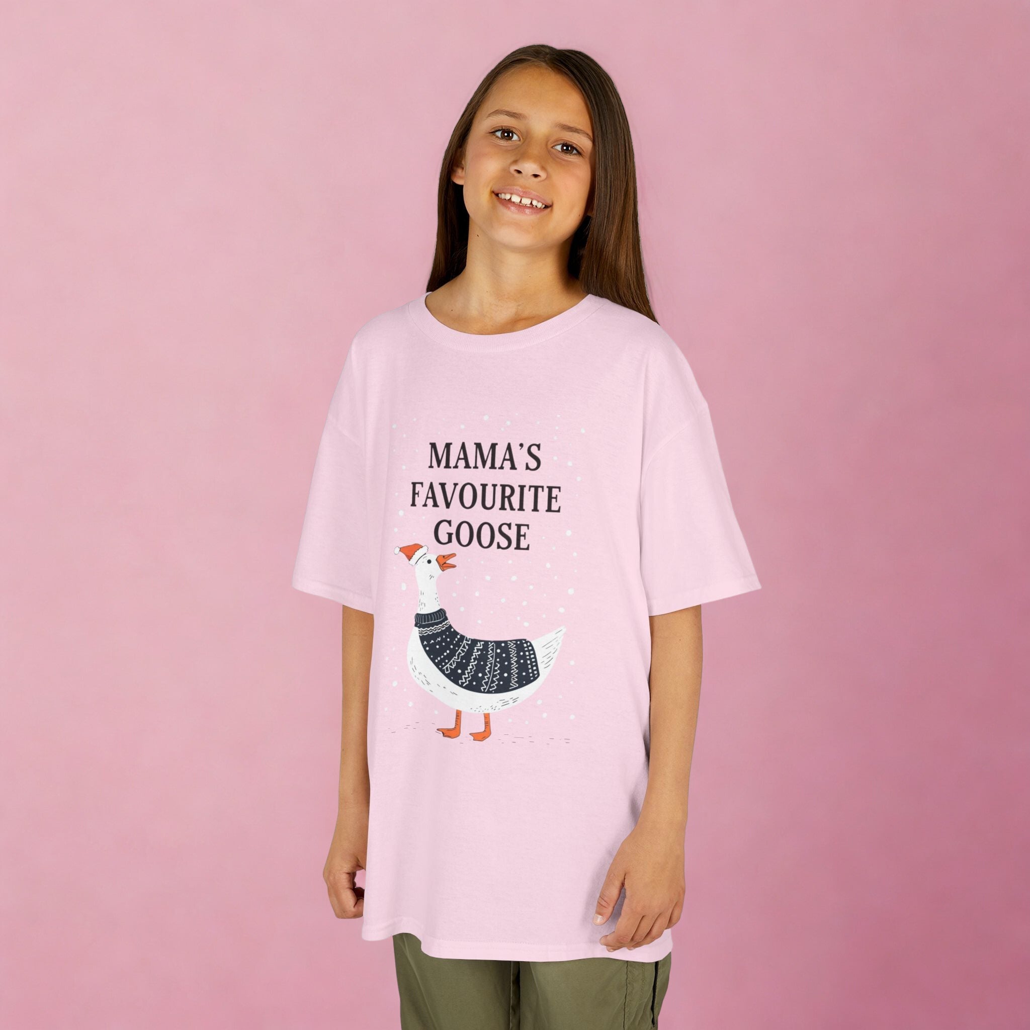 Kinder T-Shirt „Mama’s Favourite Goose“ – Süßes Gänse-Motiv Shirt für Kinder | Geschenkidee - HappymodernDesigns 