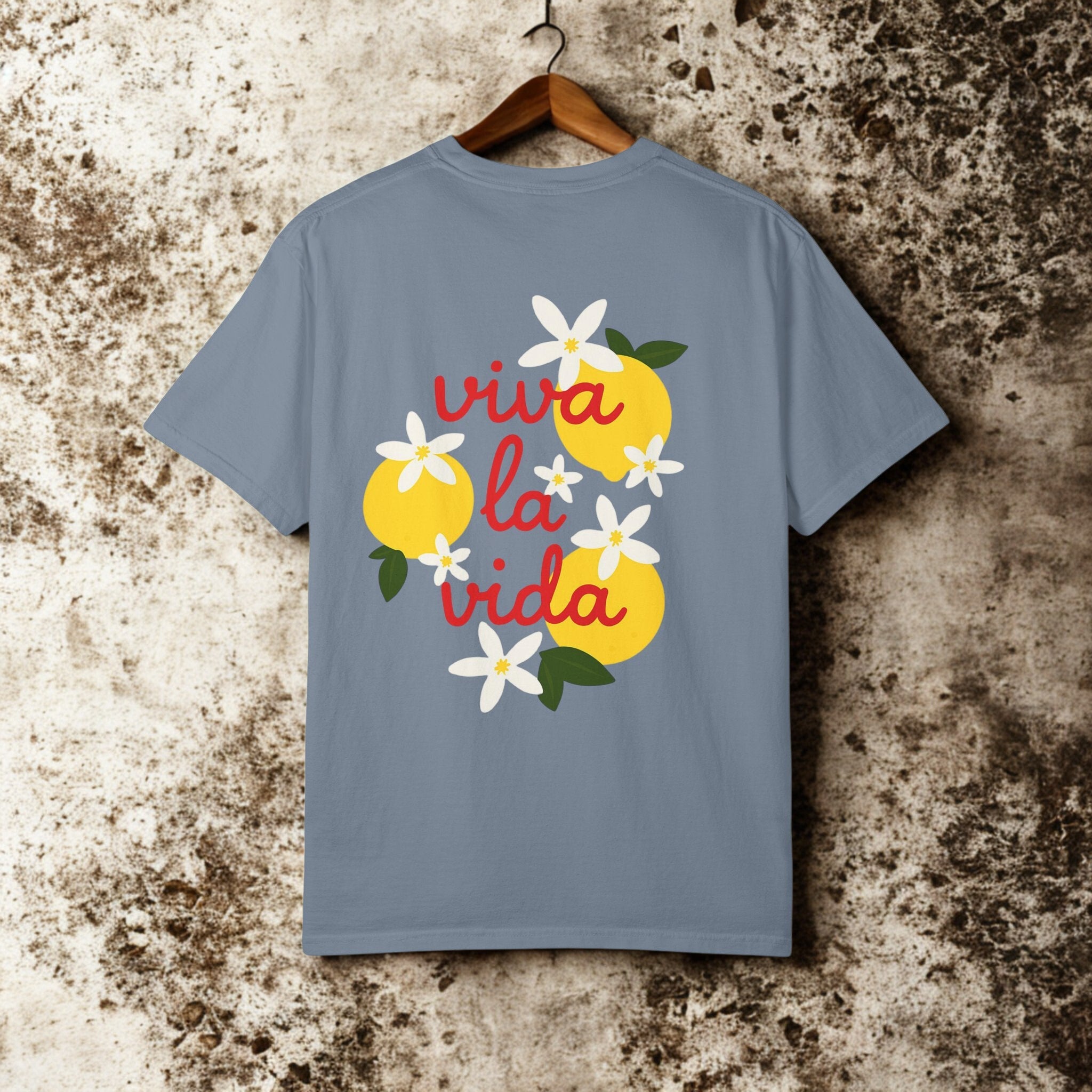 Viva La Vida Unisex T-Shirt – Sommer Vibes & Positive Energy | Bequemes Garment-Dyed Tee für Alltag & Freunde - HappymodernDesigns 