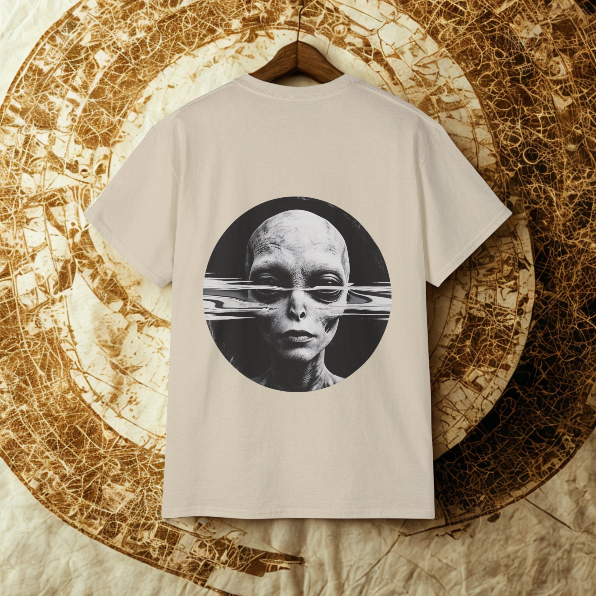 Alien Glitch T-Shirt – Retro Sci-Fi Graphic Tee | Oversized Streetwear