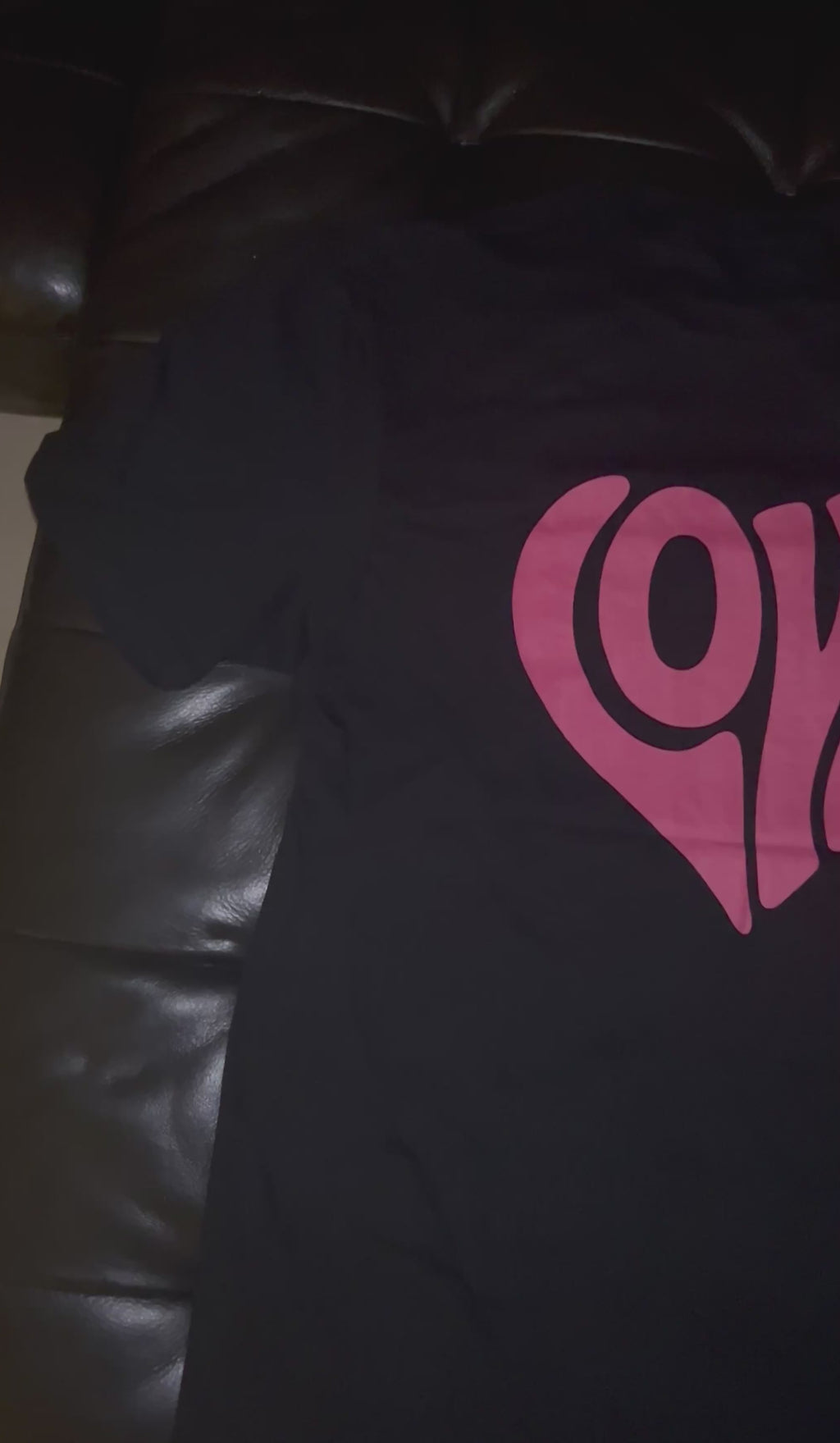 Vintage Love T-Shirt – Weiches Unisex Tee mit Herz-Design | Perfekt für Paare & Valentinstag