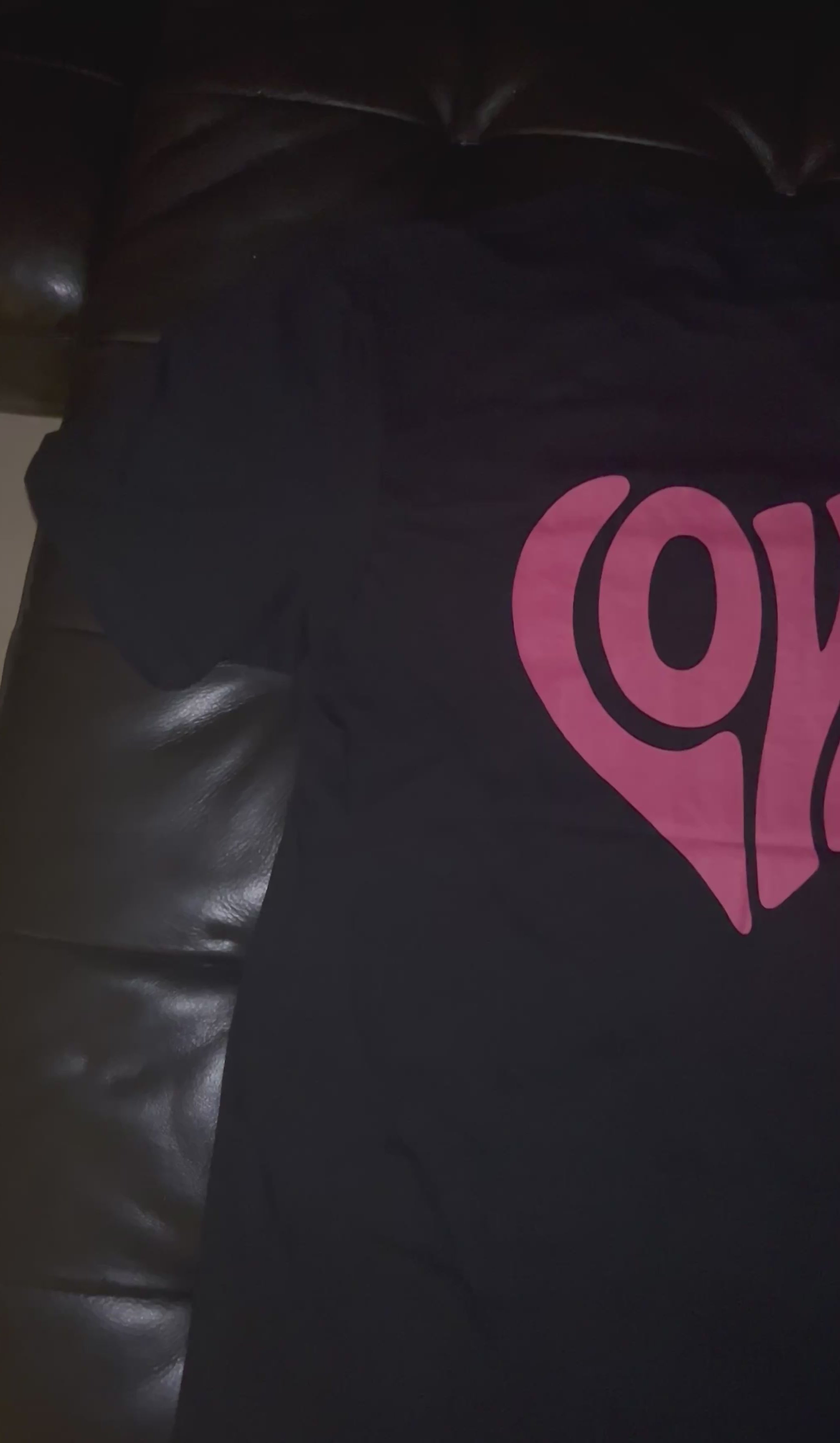 Vintage Love T-Shirt – Weiches Unisex Tee mit Herz-Design | Perfekt für Paare & Valentinstag